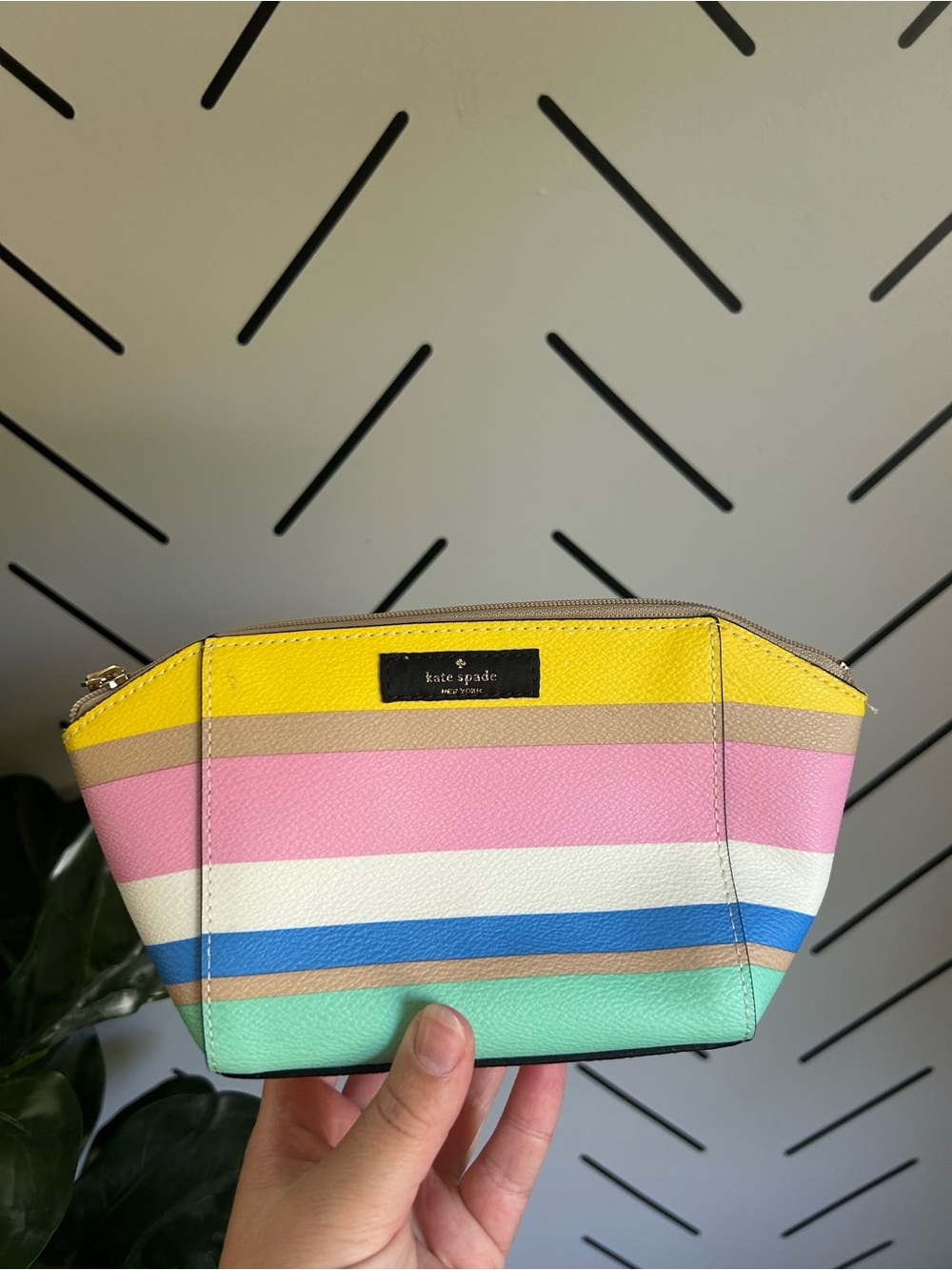 Kate Spade Cosmetic Striped 9x5x2.75 Gold Tone Zipper Logo Makeup Bag Lined
